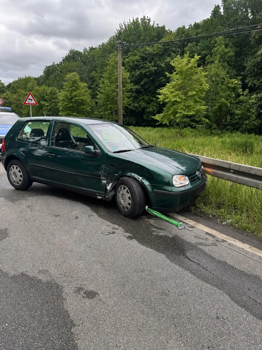VW Golf – Bergung an der Leitplanke