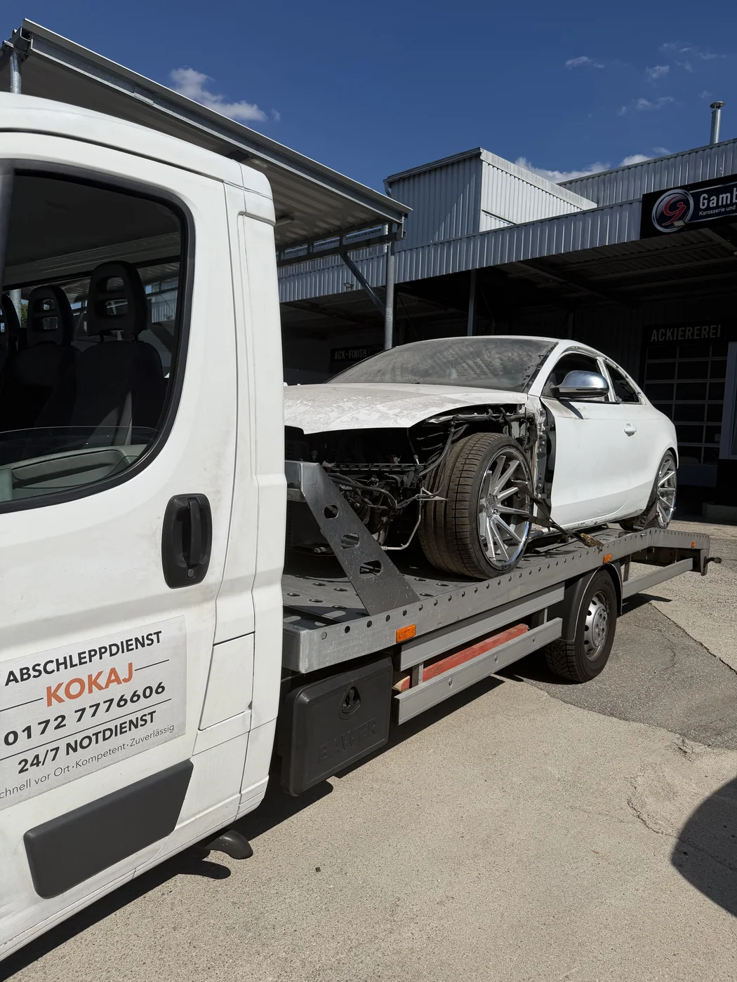 Unfallfahrzeug sicher verladen